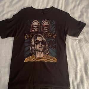 Hot Topic Kurt Cobain tshirt